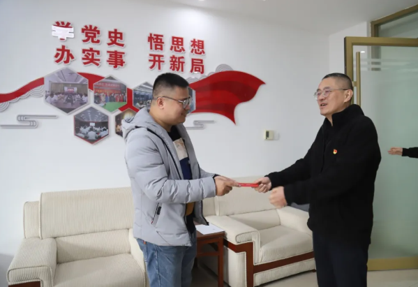 歲寒情深暖意濃，殷殷關(guān)懷沁人心——創(chuàng  )投集團開(kāi)展春節前走訪(fǎng)慰問(wèn)活動(dòng)
